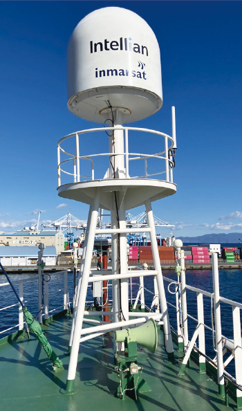 インマルサット社の衛星通信アンテナ